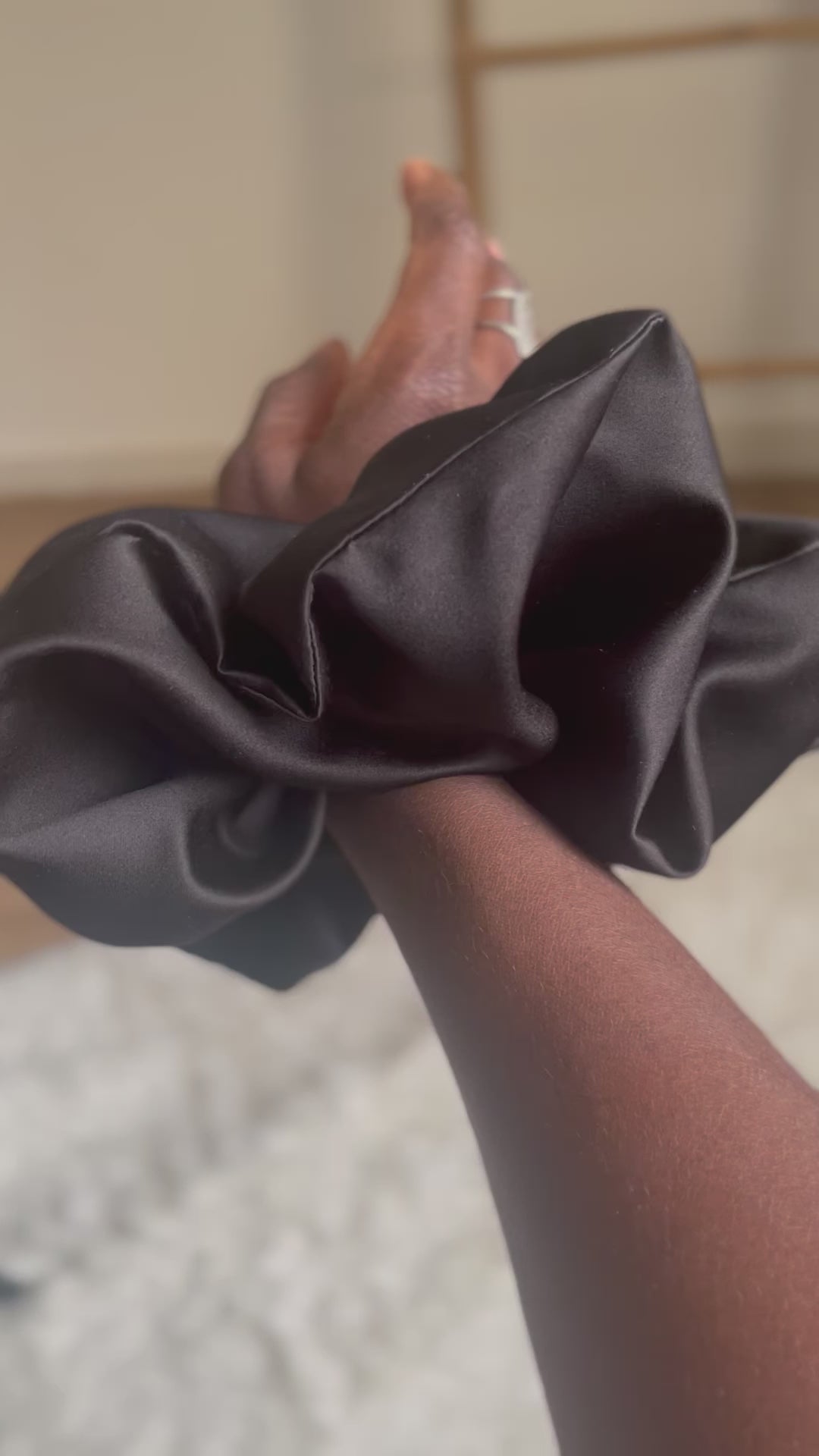 L’Impériale- Chouchou XXL en satin noir