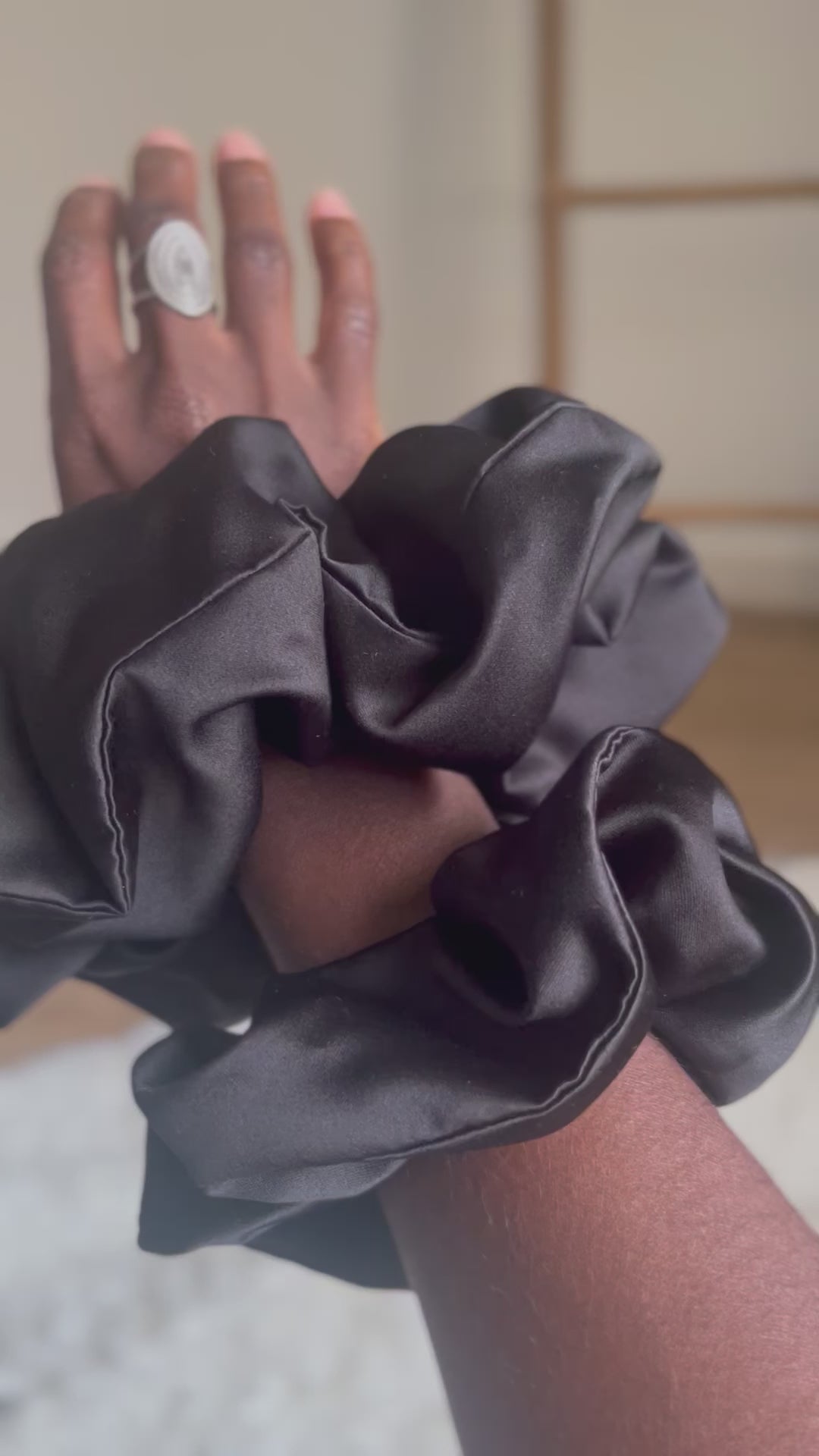 L’Impériale- Chouchou XXL en satin noir