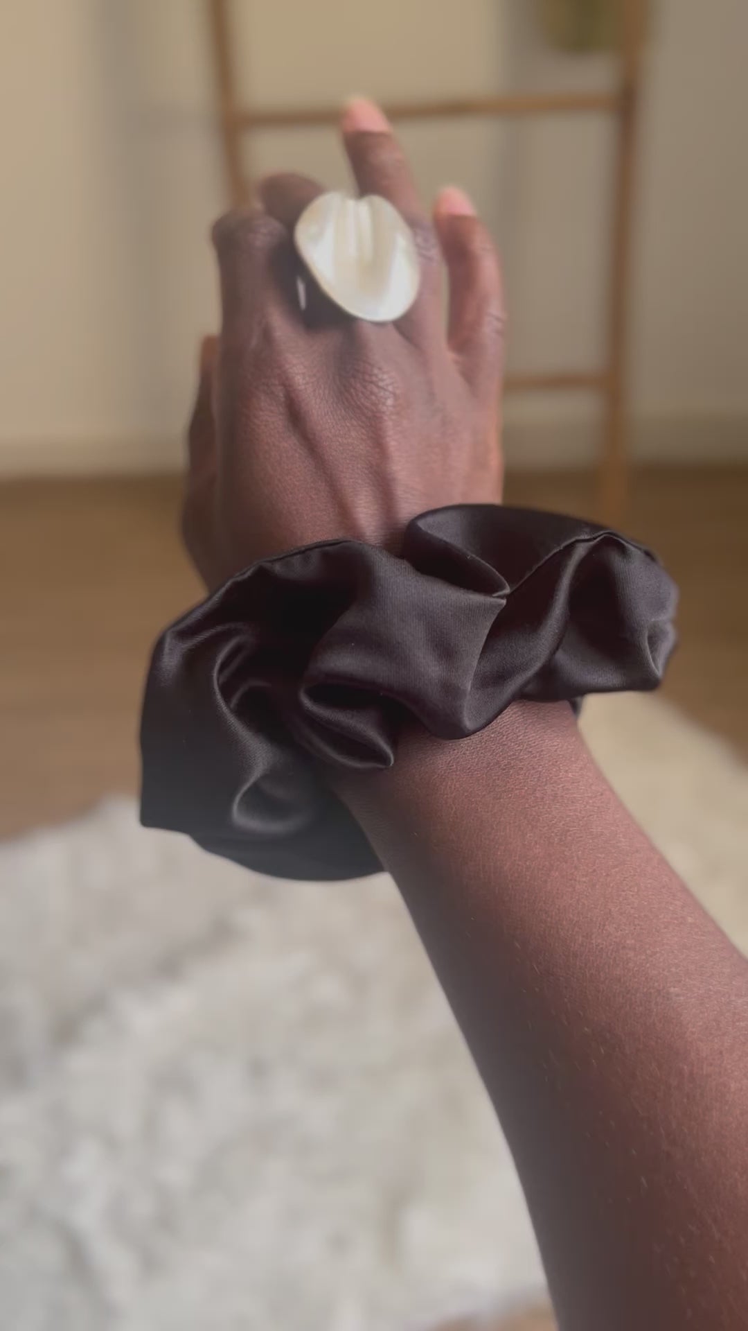 Éclipse – Chouchou en satin noir